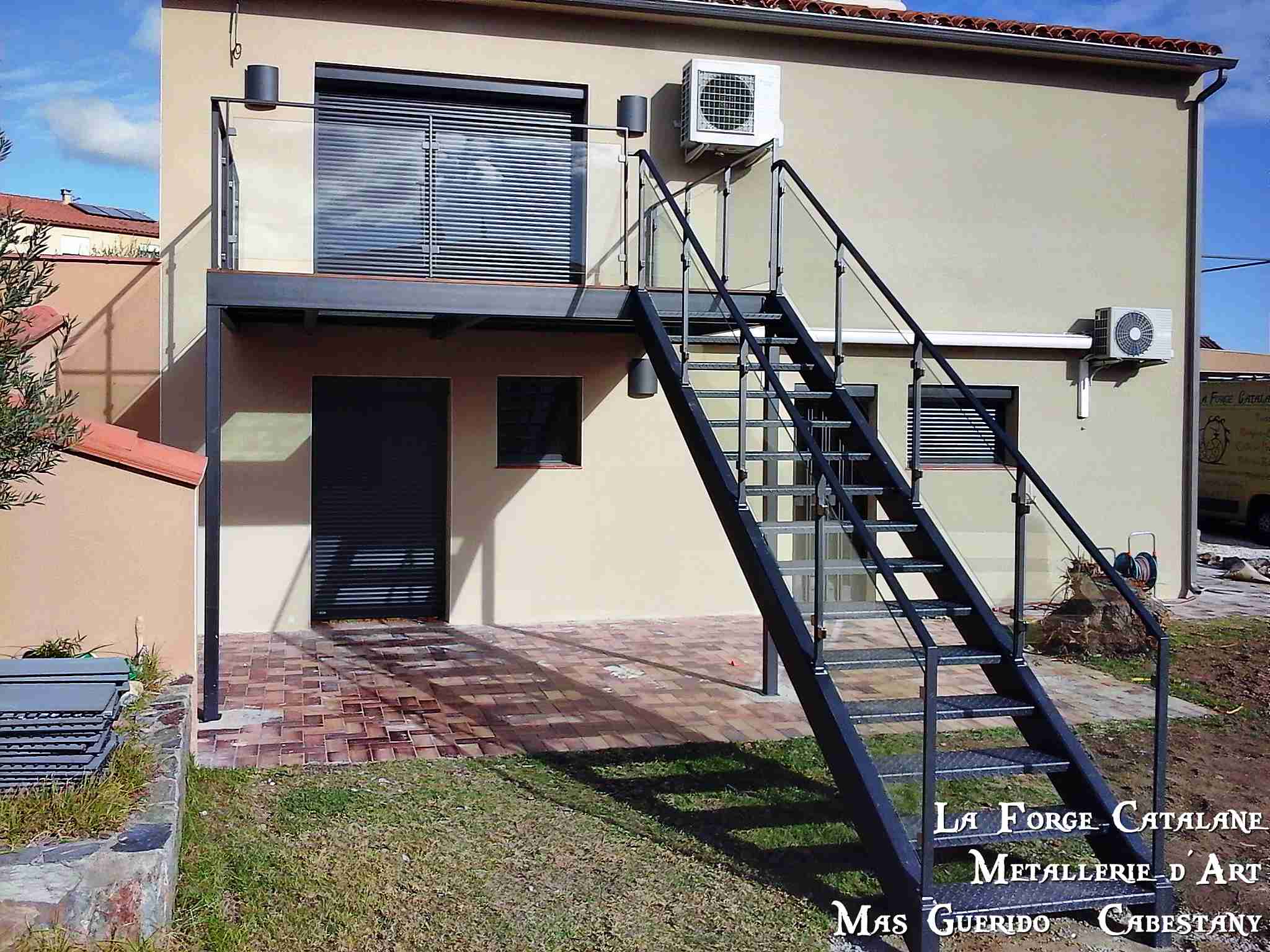 escalier et passerelle exterieure remplissage bois ipe forge catalane 5.jpg